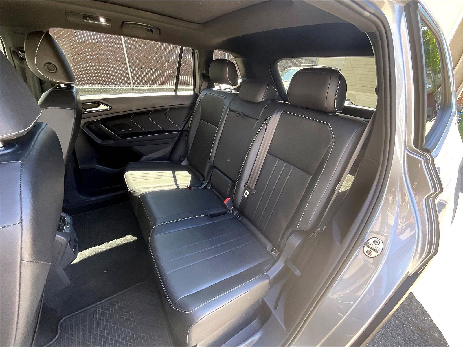 Certified 2023 Volkswagen Tiguan SE R-Line AWD/4WD image 25