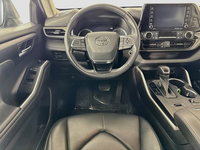 Certified 2021 Toyota Highlander XLE FWD image 25