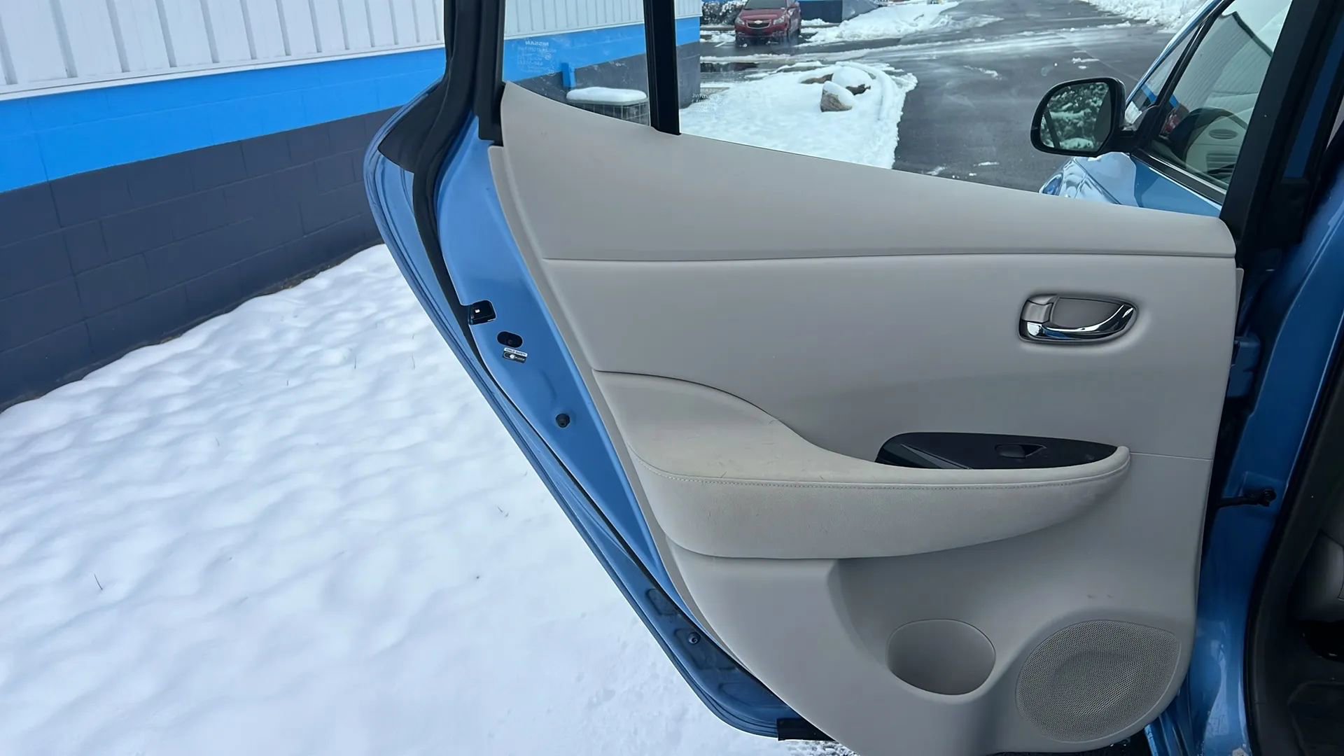 Used 2011 Nissan Leaf SL image 4