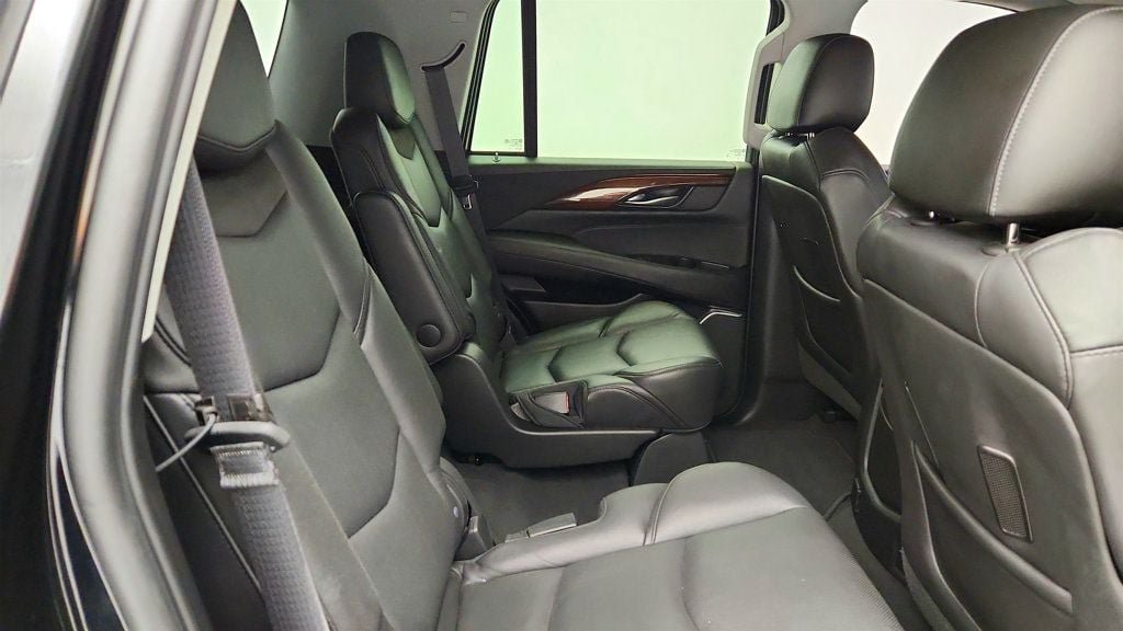 Used 2019 Cadillac Escalade Luxury AWD/4WD image 25