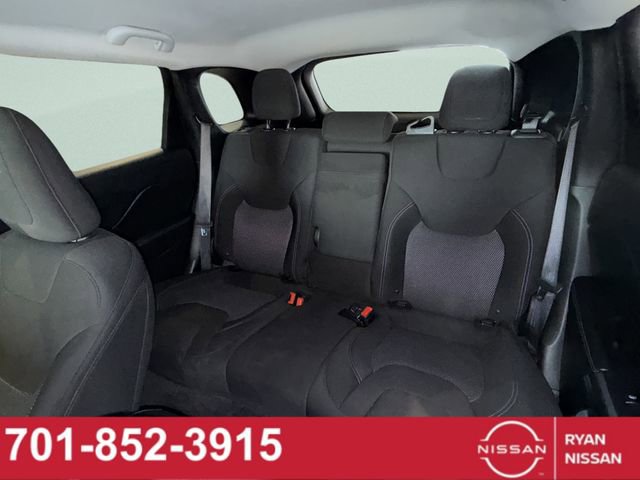 Used 2019 Jeep Cherokee Latitude w/ Popular Appearance Group image 39