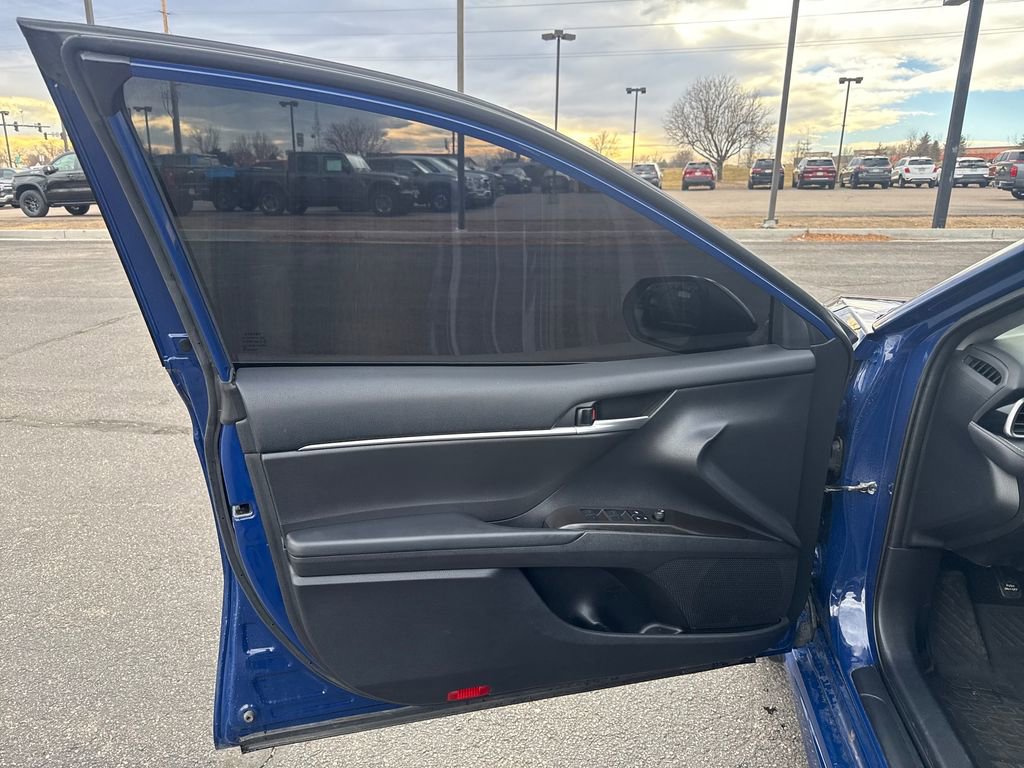 Used 2024 Toyota Camry SE image 11