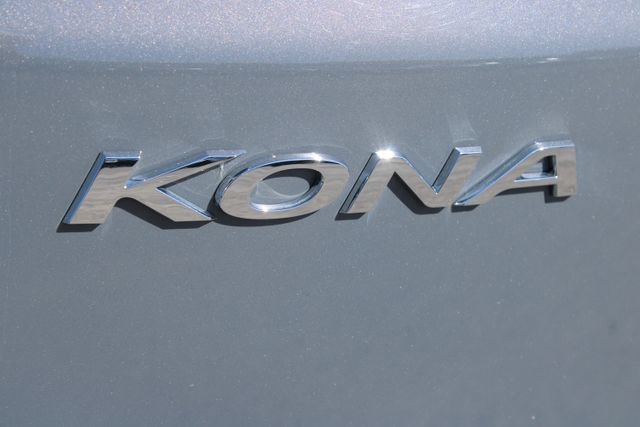Used 2022 Hyundai Kona Limited w/ Cargo Package FWD image 7