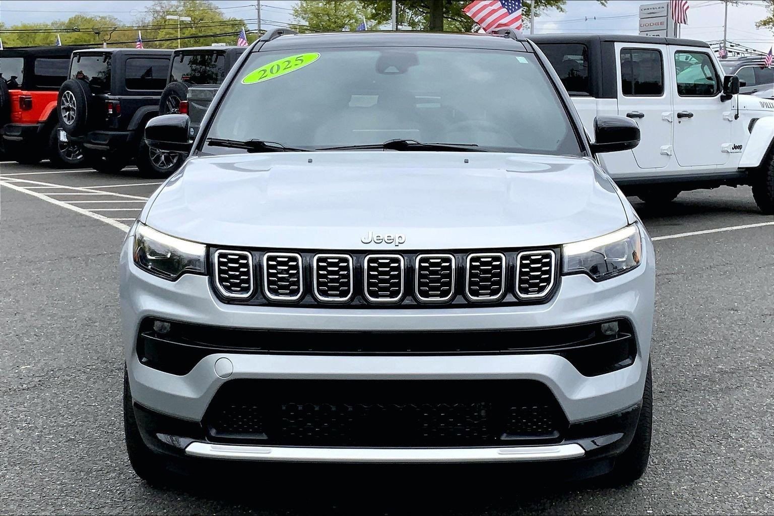 Certified 2025 Jeep Compass Limited w/ Elite Group AWD/4WD image 3