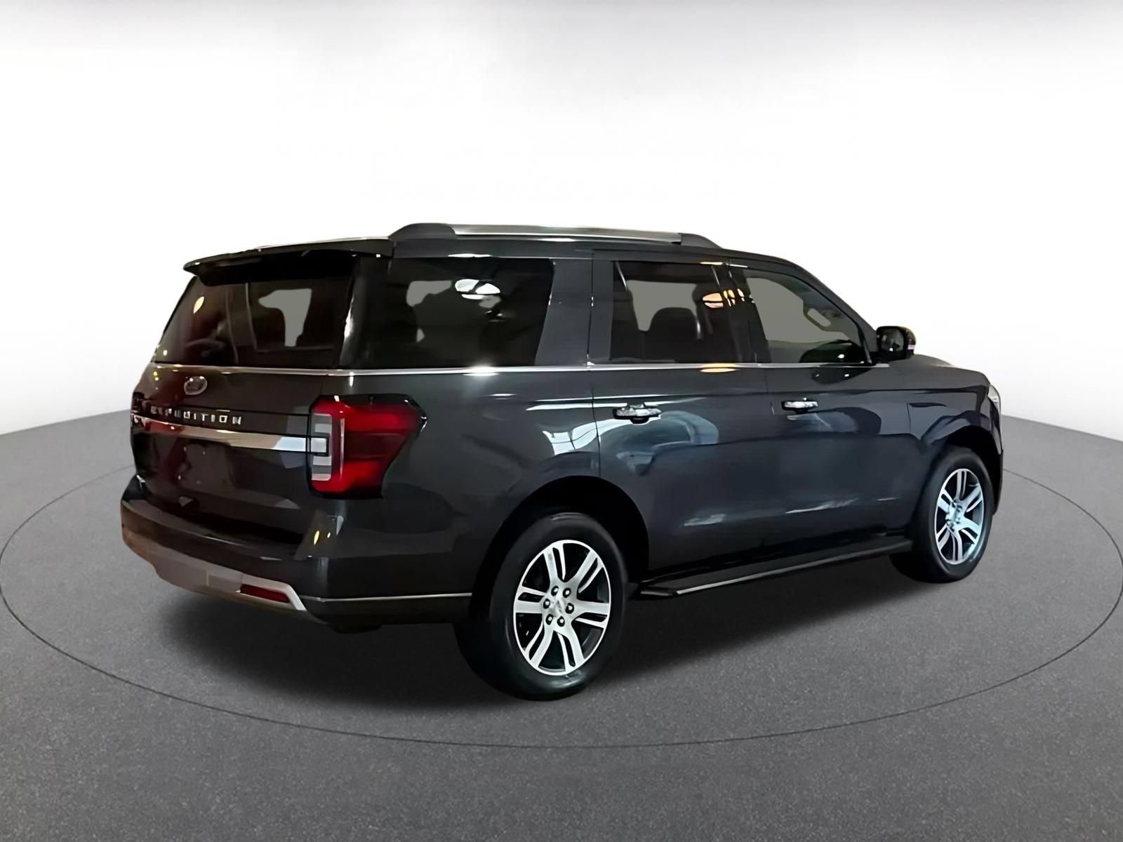 Used 2024 Ford Expedition Limited AWD/4WD image 9