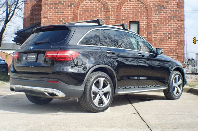 Used 2017 Mercedes-Benz GLC 300 4MATIC image 5
