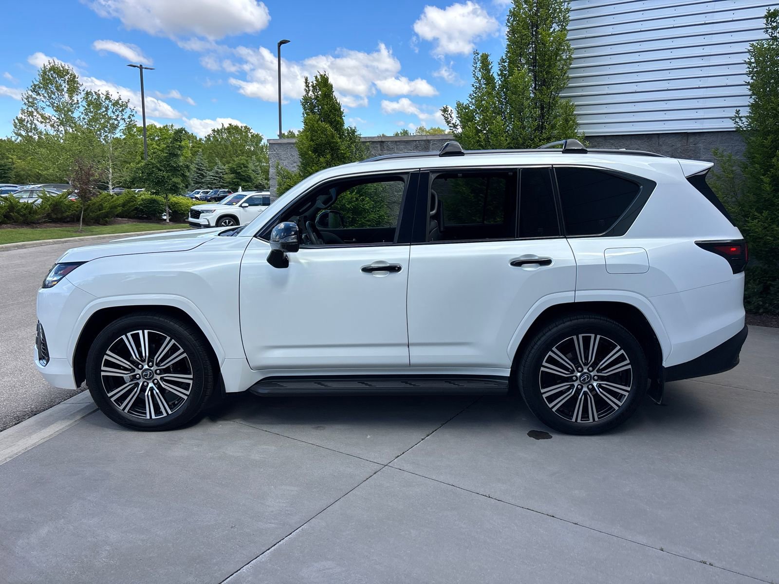 Used 2024 Lexus LX 600 4WD w/ Appearance Package image 8