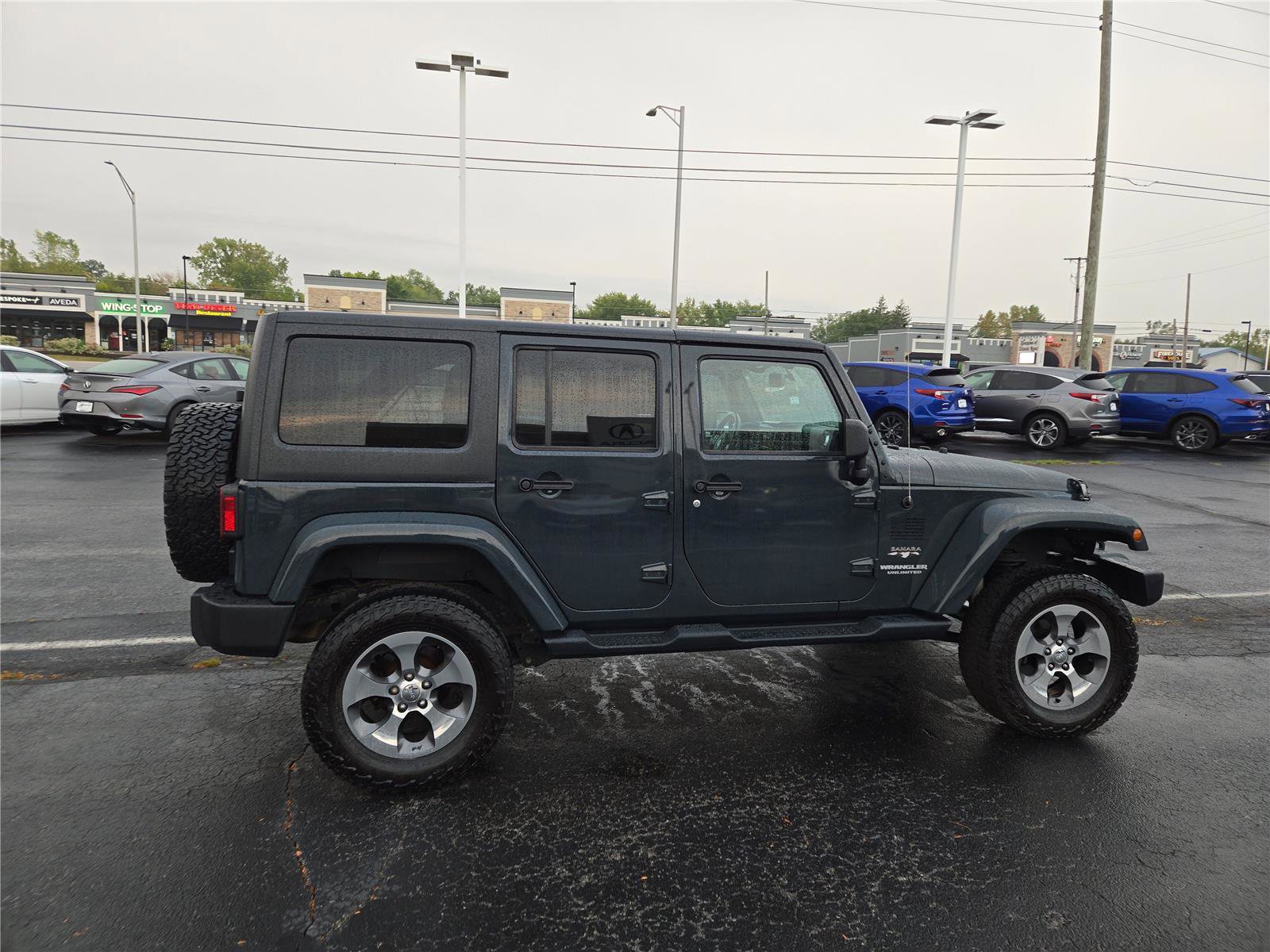 Used 2017 Jeep Wrangler Unlimited Sahara w/ Connectivity Group image 29