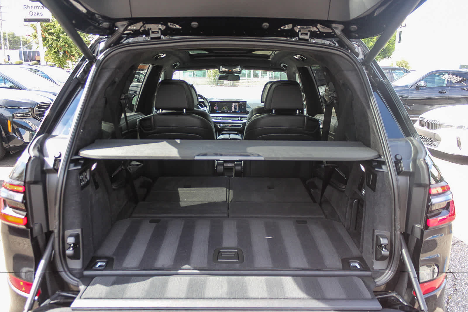 Used 2024 BMW X7 xDrive40i w/ M Sport Package AWD/4WD image 26