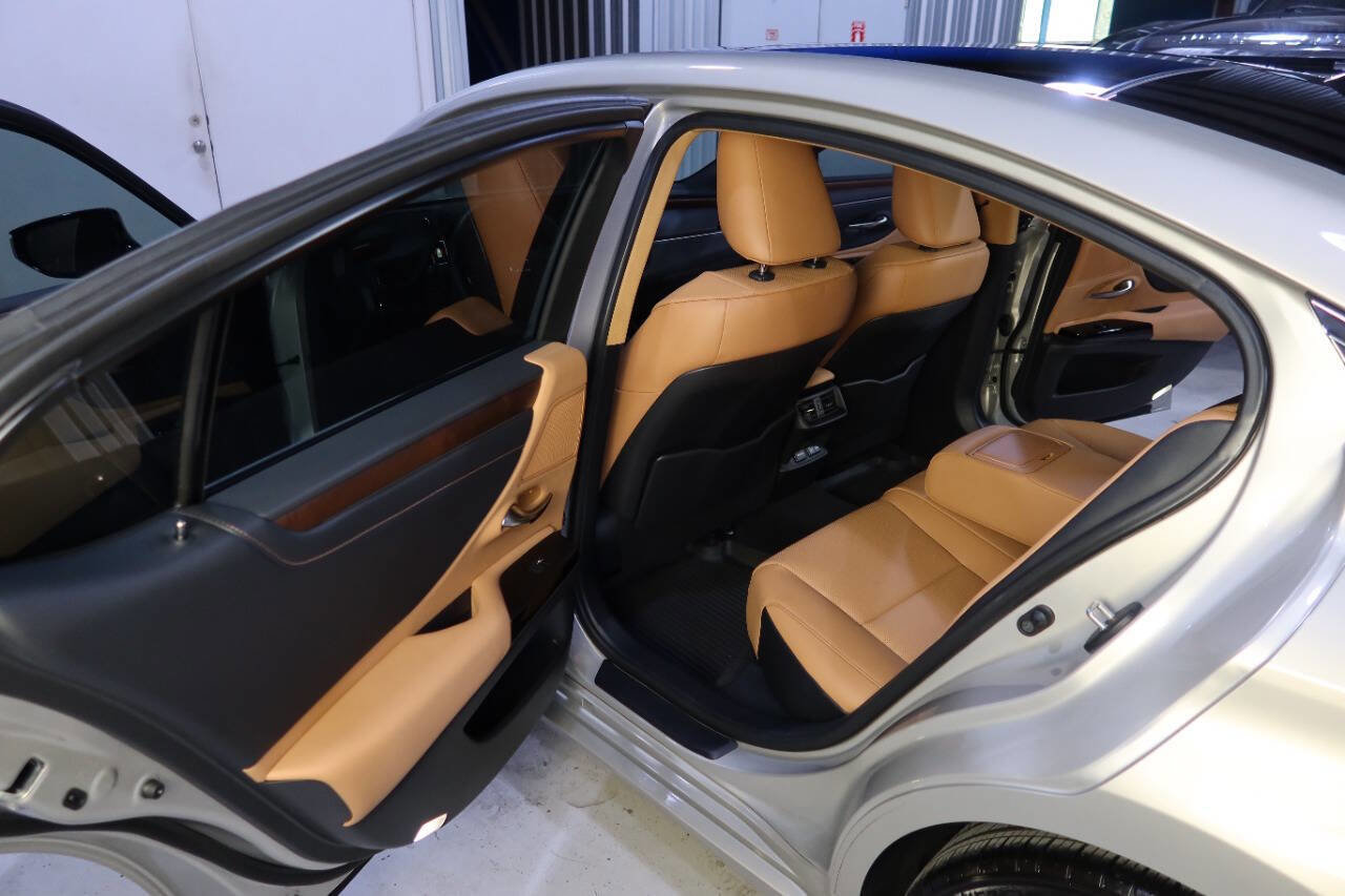 Used 2025 Lexus ES 350 w/ Premium Package image 16