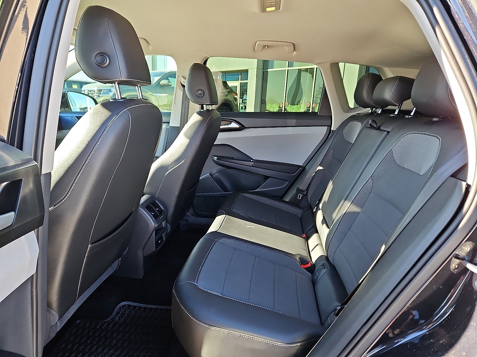 Certified 2023 Volkswagen Taos SE image 8