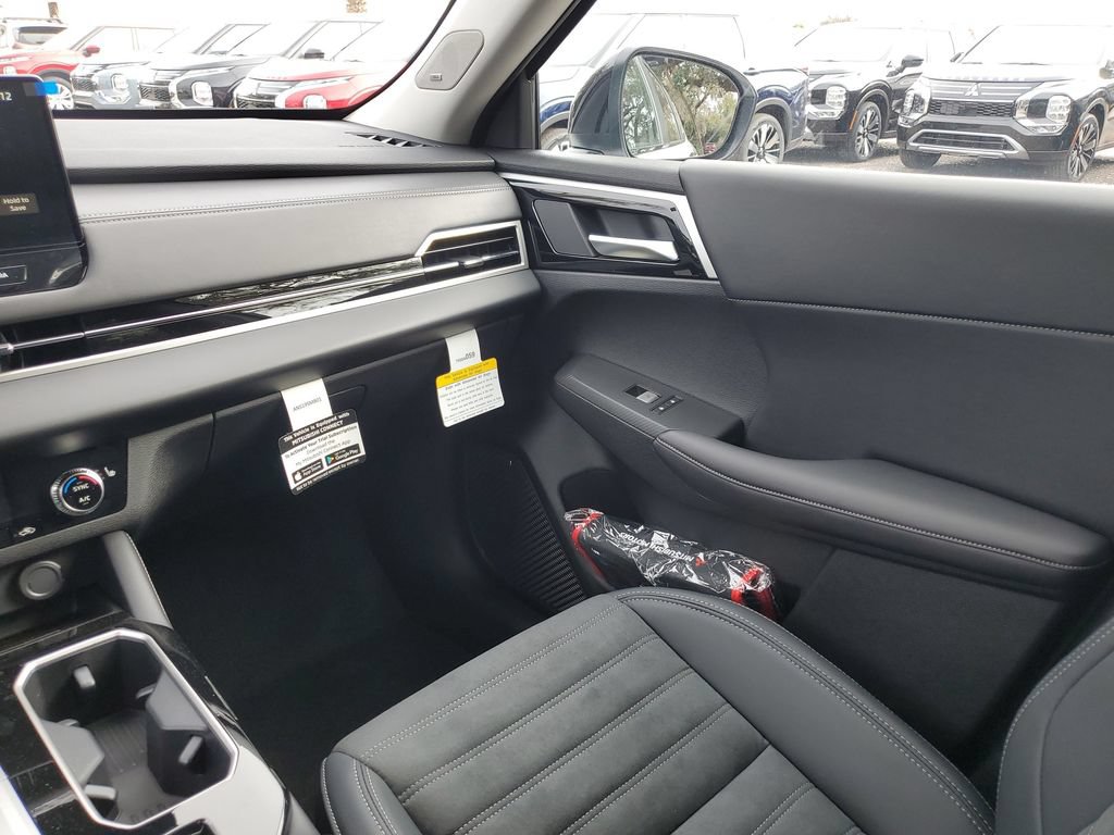 New 2026 Mitsubishi Outlander AWD image 11