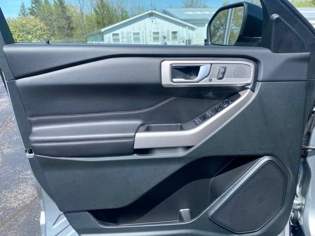New 2024 Ford Explorer XLT w/ Equipment Group 202A AWD/4WD image 13