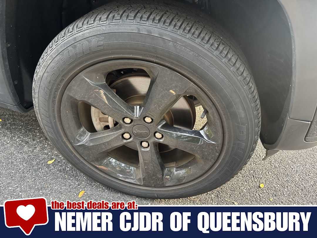Used 2023 Jeep Grand Cherokee L Laredo AWD/4WD image 10