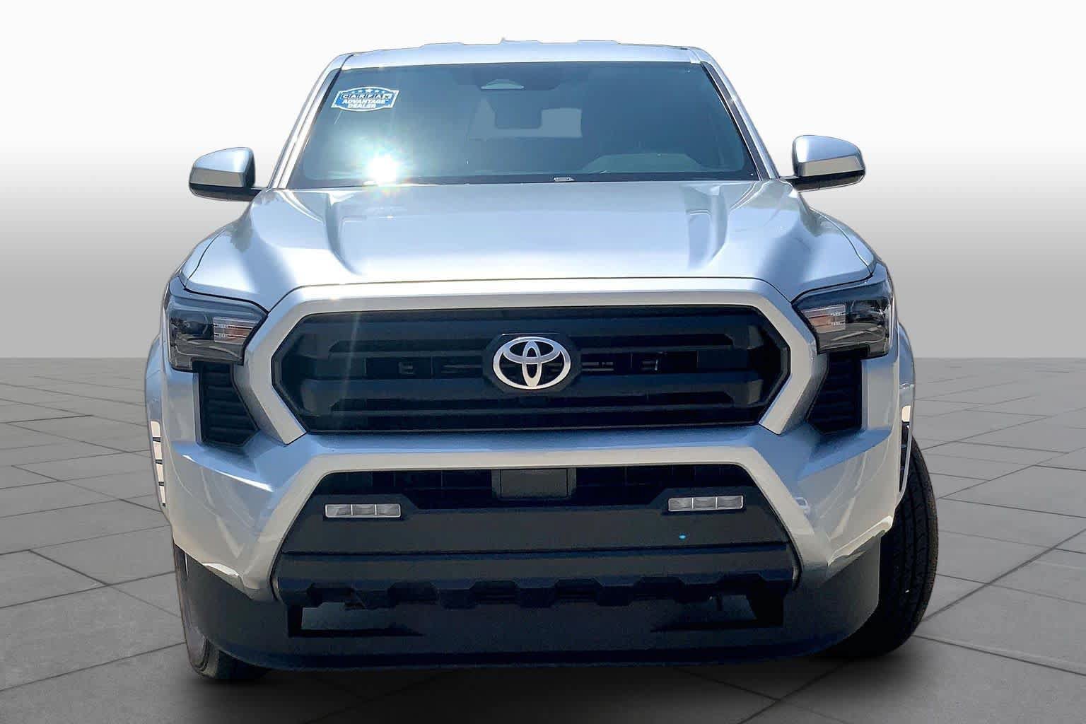 Used 2025 Toyota Tacoma SR5 AWD/4WD image 4