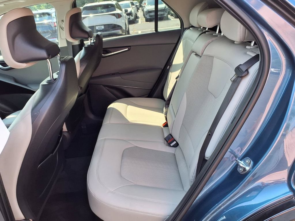 Used 2025 Kia Niro EX Touring FWD image 10