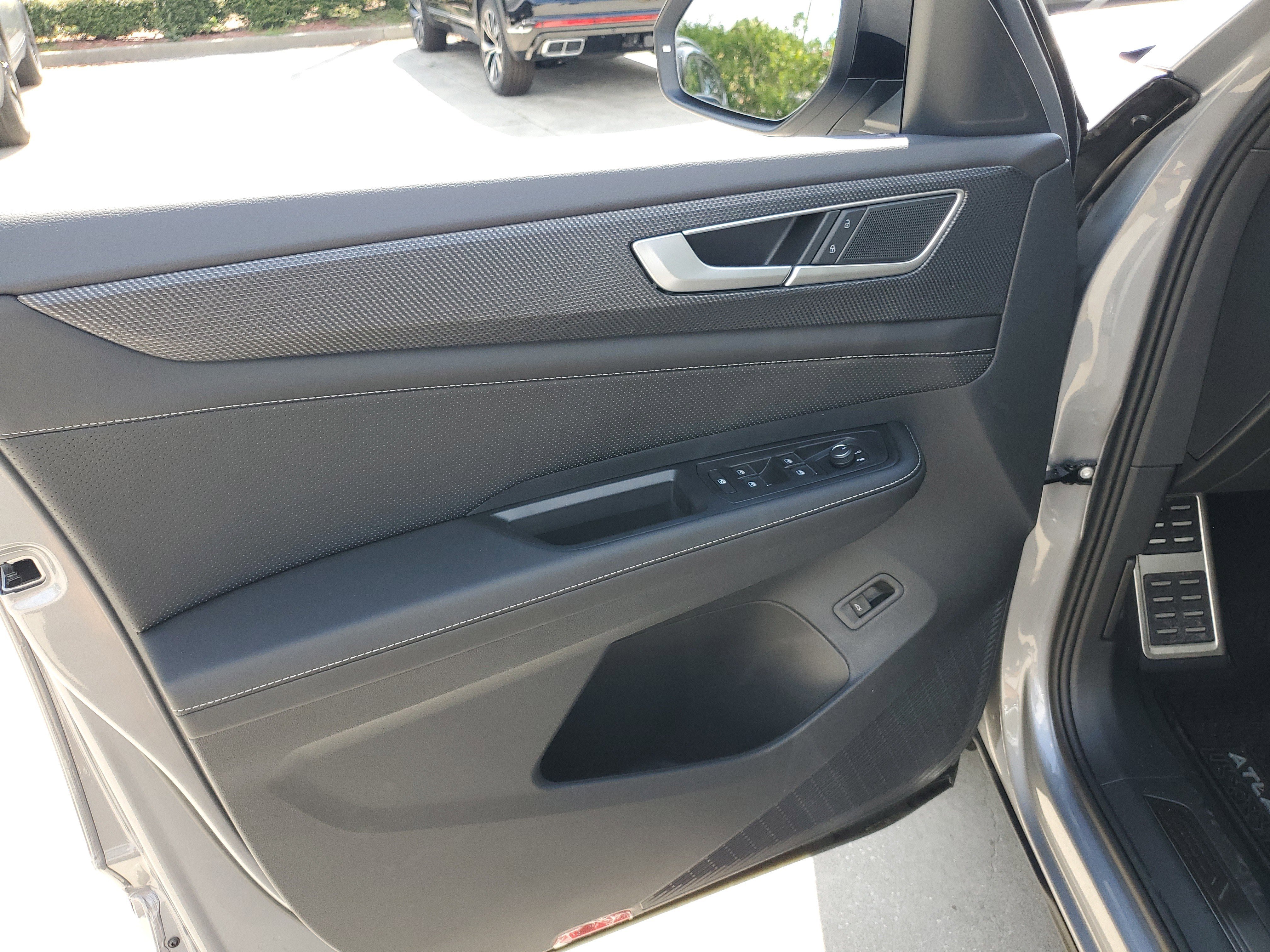 New 2026 Volkswagen Atlas Cross Sport SEL R-Line image 15