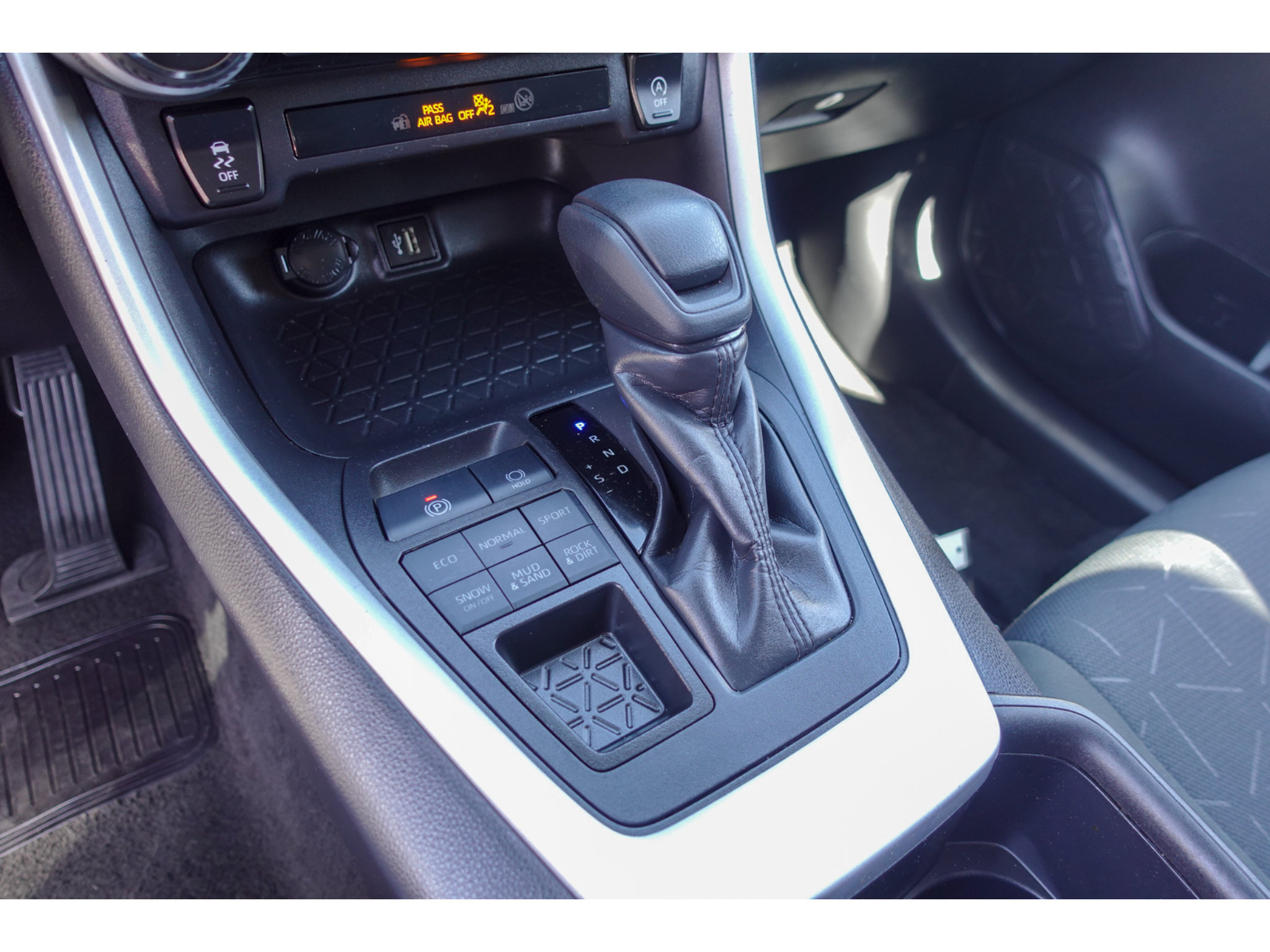 Used 2025 Toyota RAV4 XLE AWD/4WD image 17