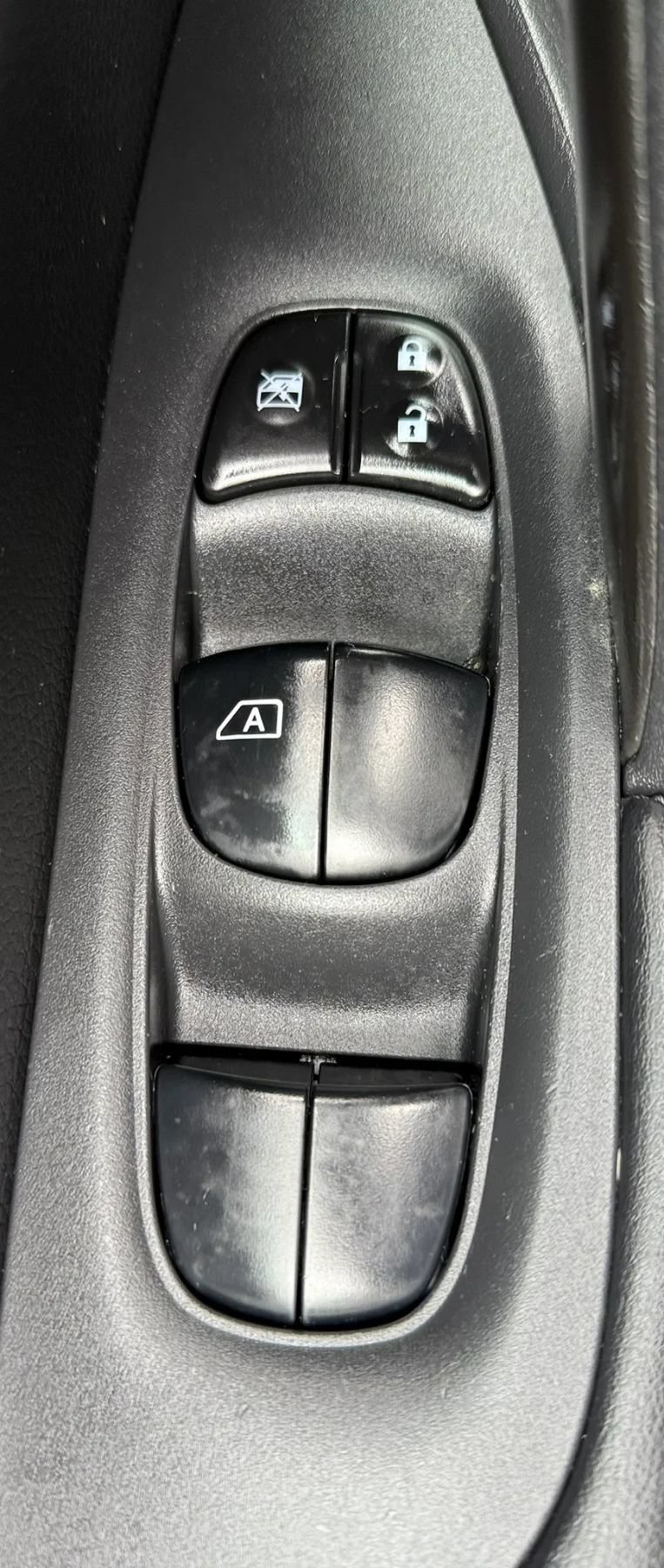 Used 2017 Nissan Rogue S AWD/4WD image 22