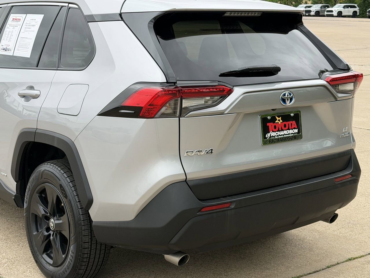 Used 2022 Toyota RAV4 LE AWD/4WD image 7