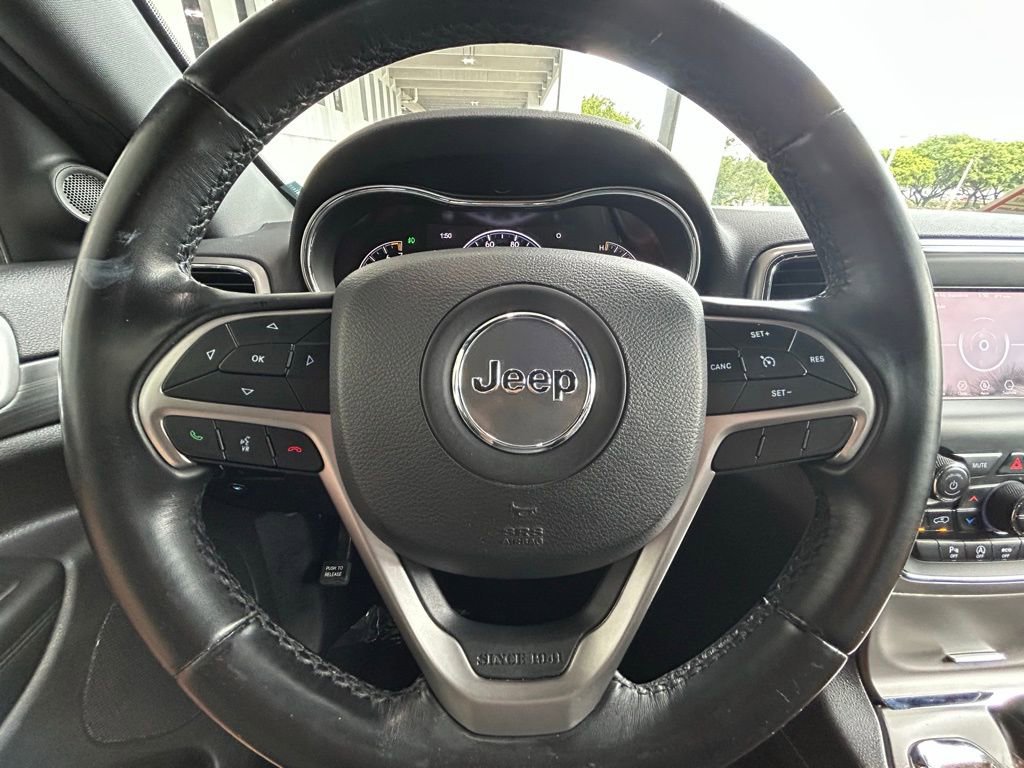 Used 2019 Jeep Grand Cherokee Laredo image 12