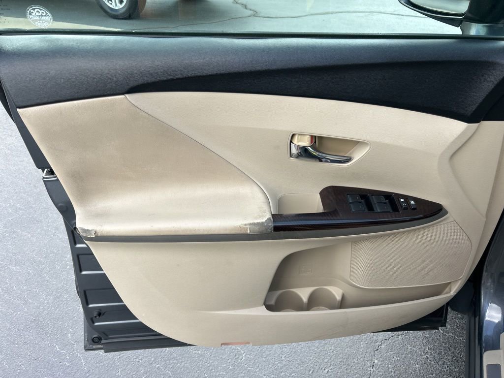 Used 2010 Toyota Venza image 3