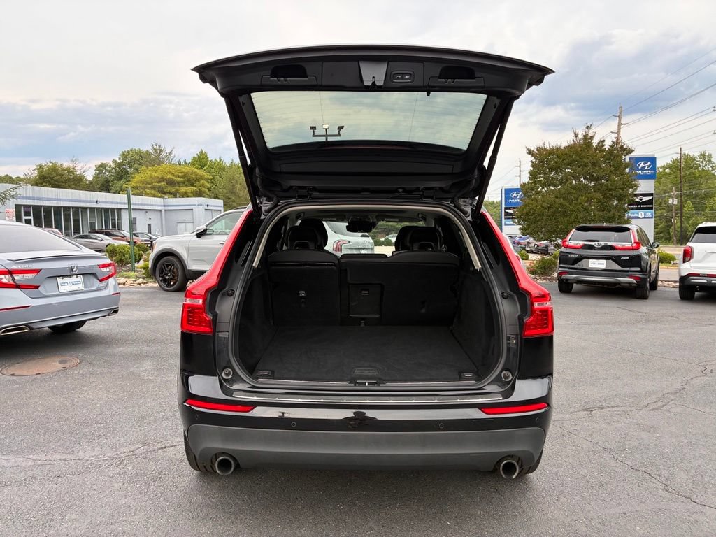 Used 2018 Volvo XC60 T5 Momentum w/ Vision Package AWD/4WD image 11
