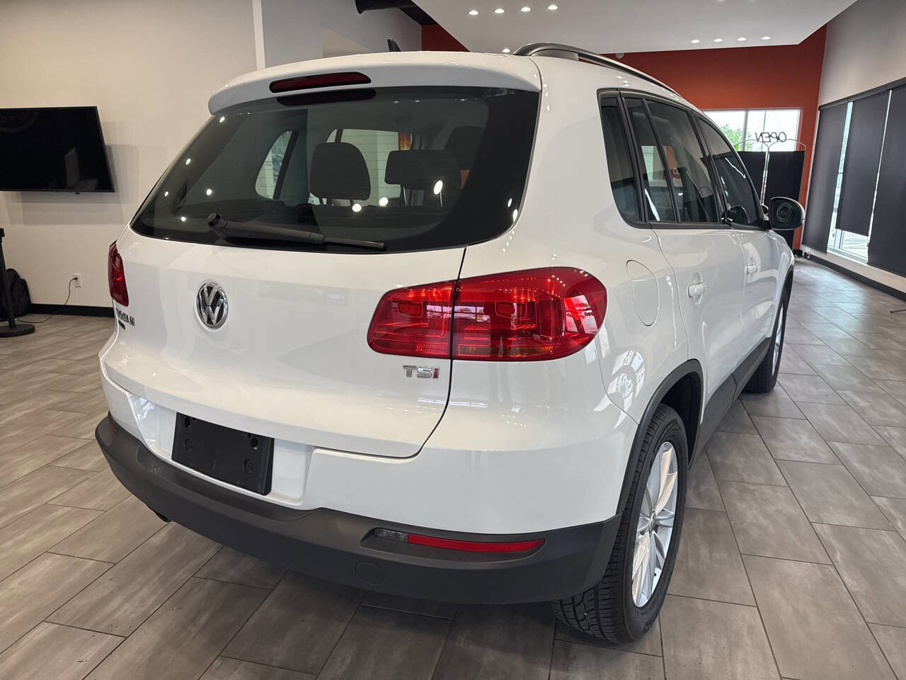 Used 2017 Volkswagen Tiguan Limited w/ Premium Package FWD image 7
