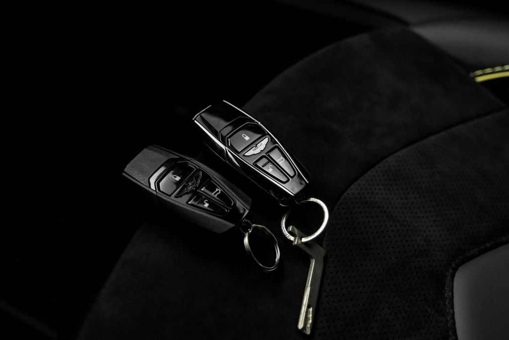 Used 2022 Aston Martin DBS Superleggera RWD image 46