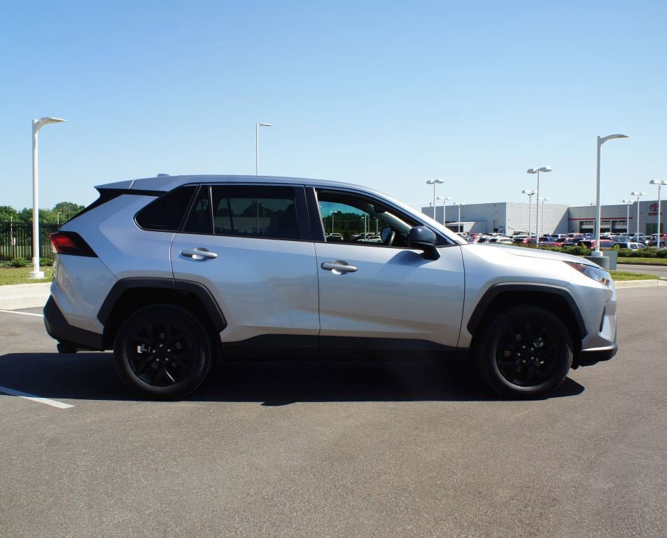 Used 2022 Toyota RAV4 LE FWD image 19