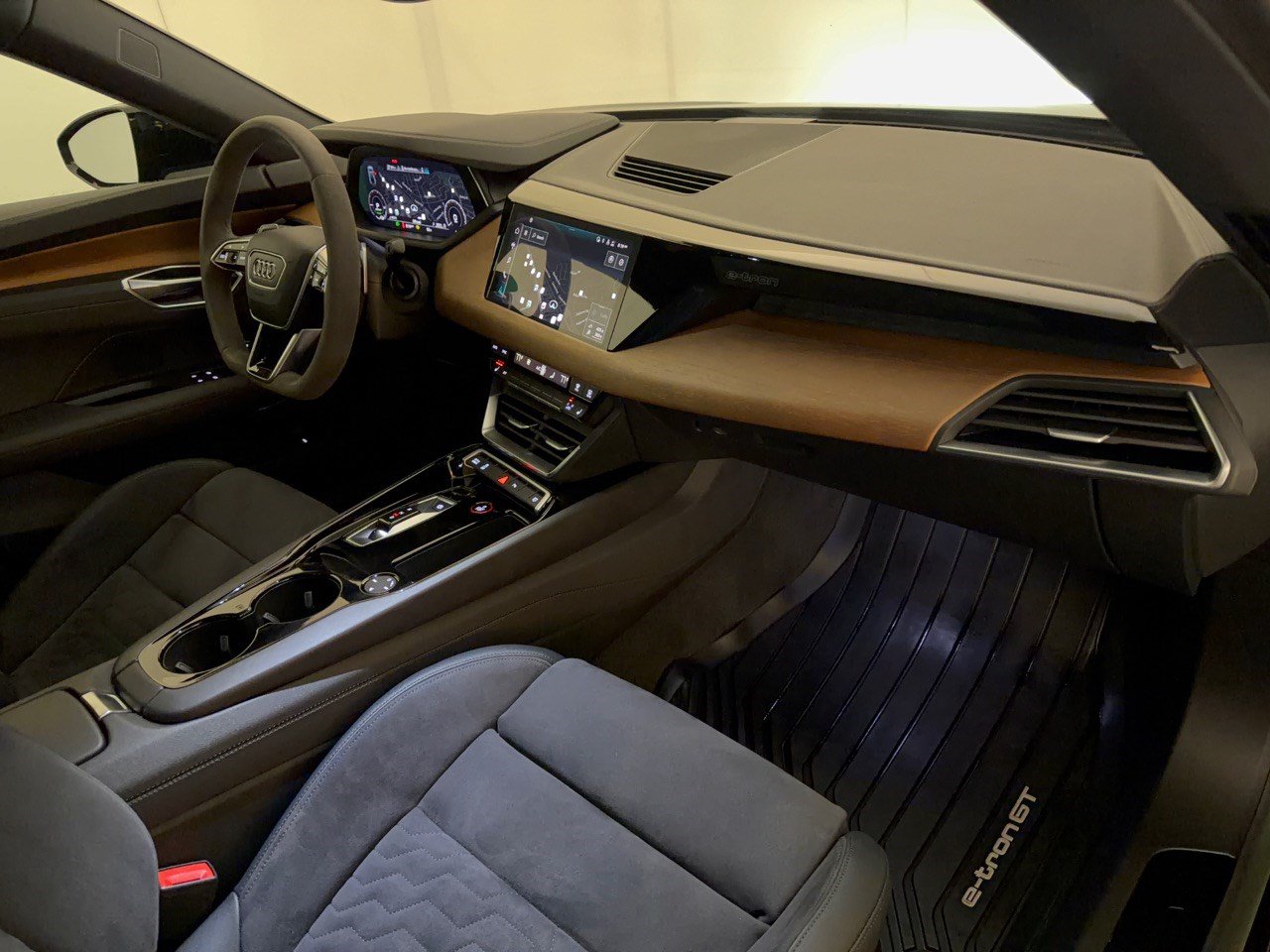 Certified 2023 Audi e-tron GT Premium Plus AWD/4WD image 31