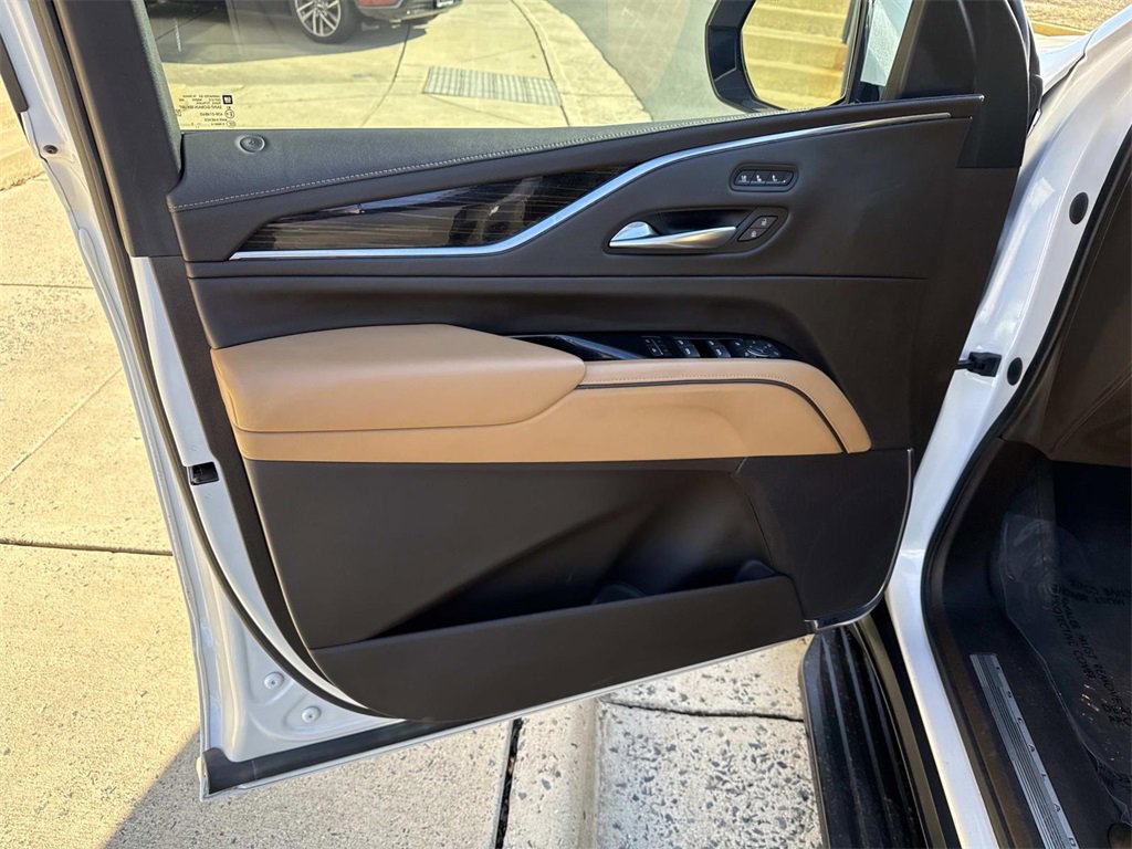 Used 2021 Cadillac Escalade Premium Luxury image 15