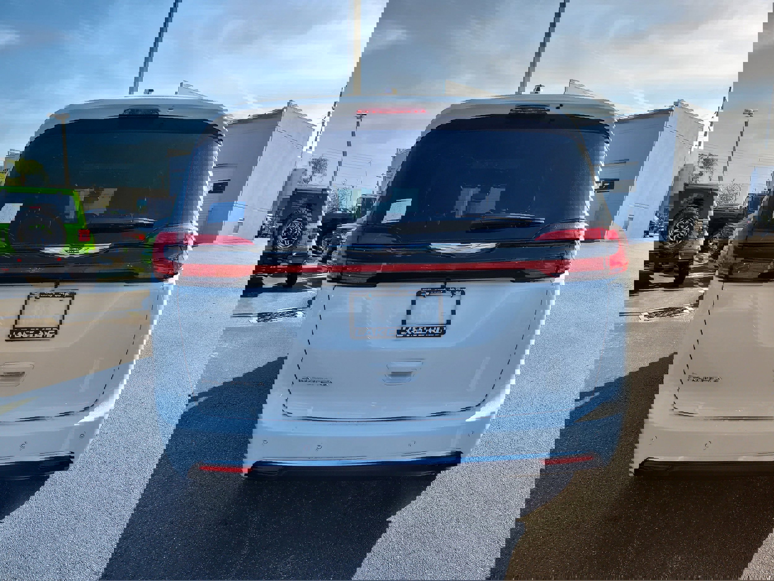 New 2026 Chrysler Pacifica Pinnacle image 7