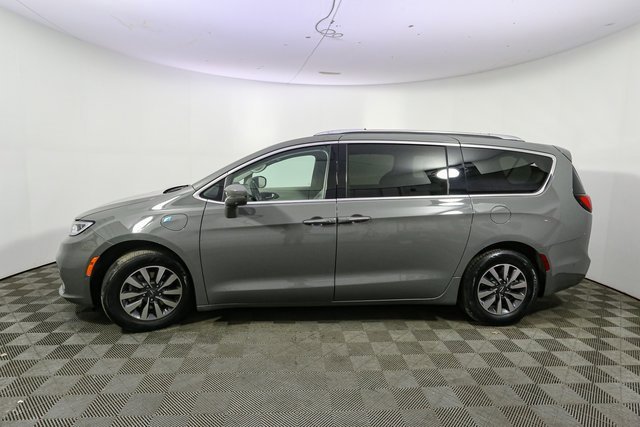 Used 2021 Chrysler Pacifica Touring-L image 6