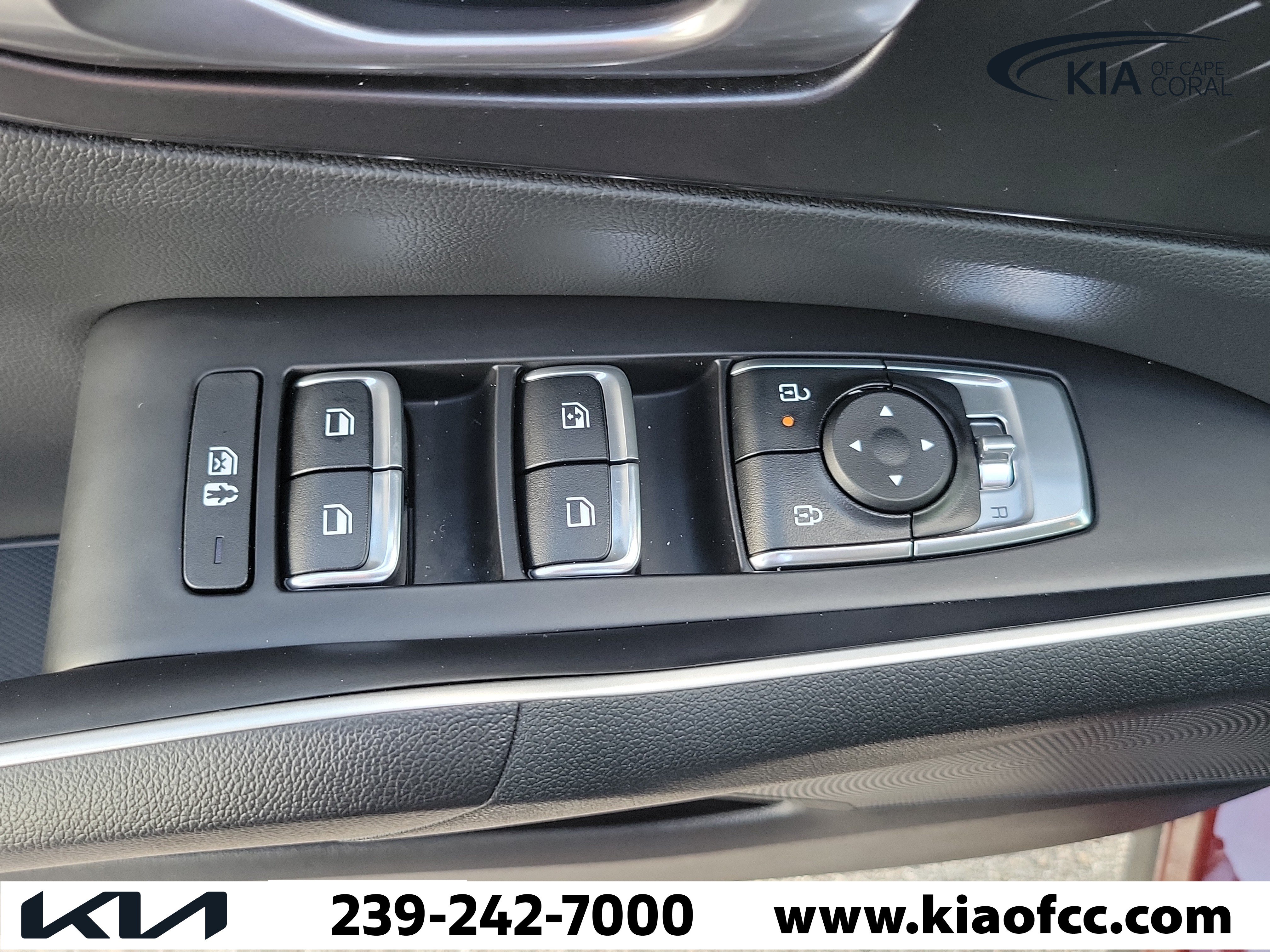Certified 2025 Kia Sorento S FWD image 24