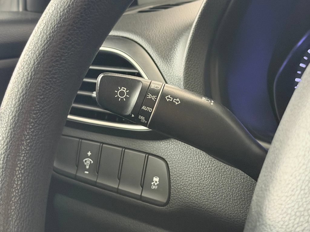 Used 2020 Hyundai Elantra GT FWD image 14