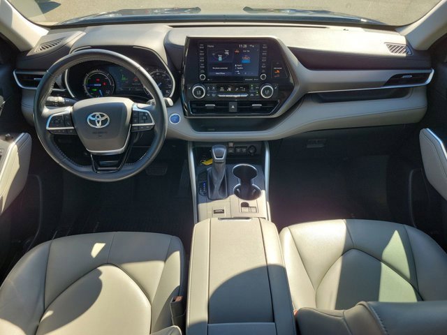 Used 2020 Toyota Highlander XLE image 15
