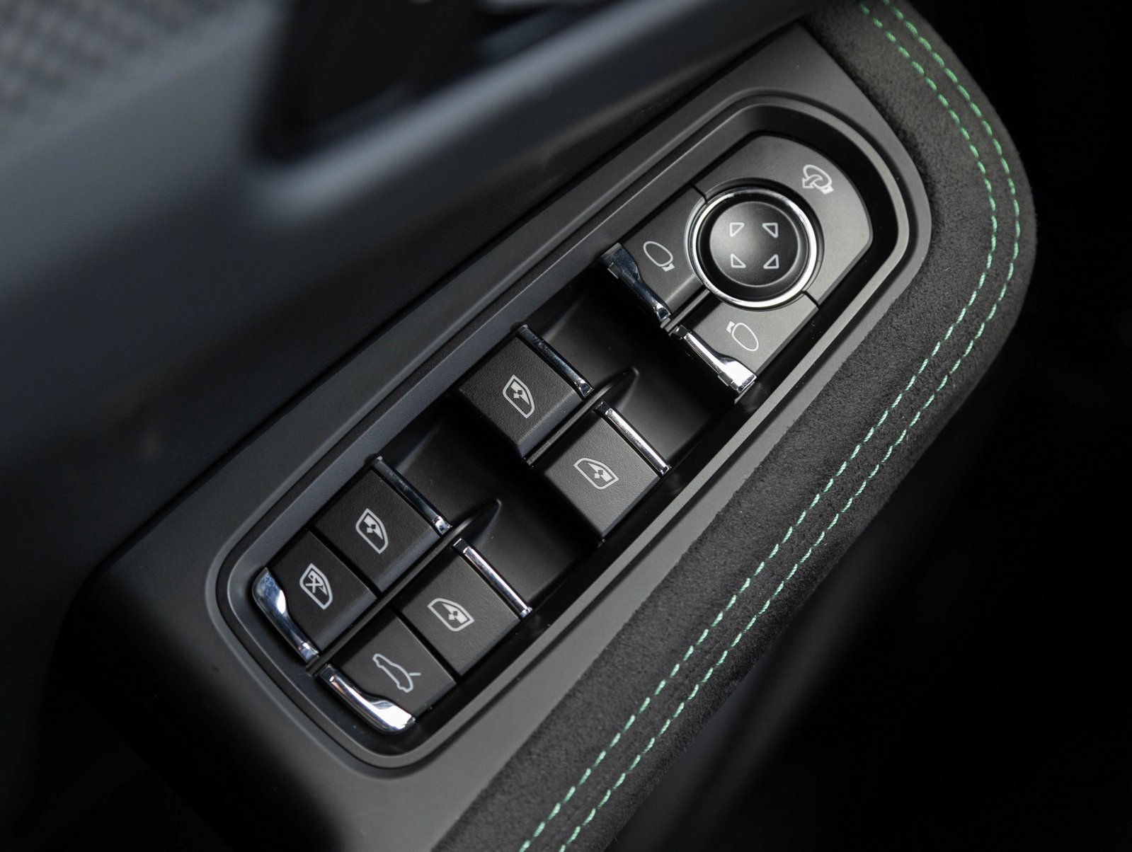 New 2026 Porsche Macan GTS image 19