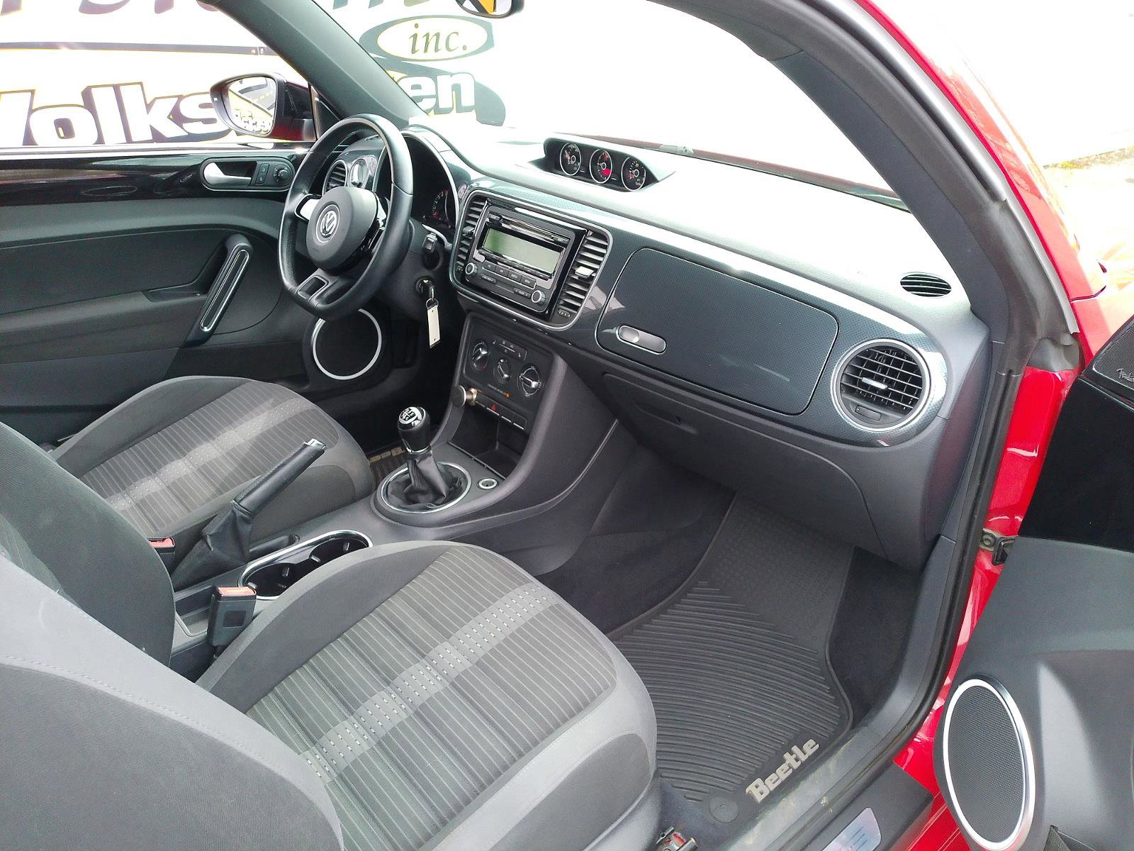 Used 2012 Volkswagen Beetle 2.0T image 26