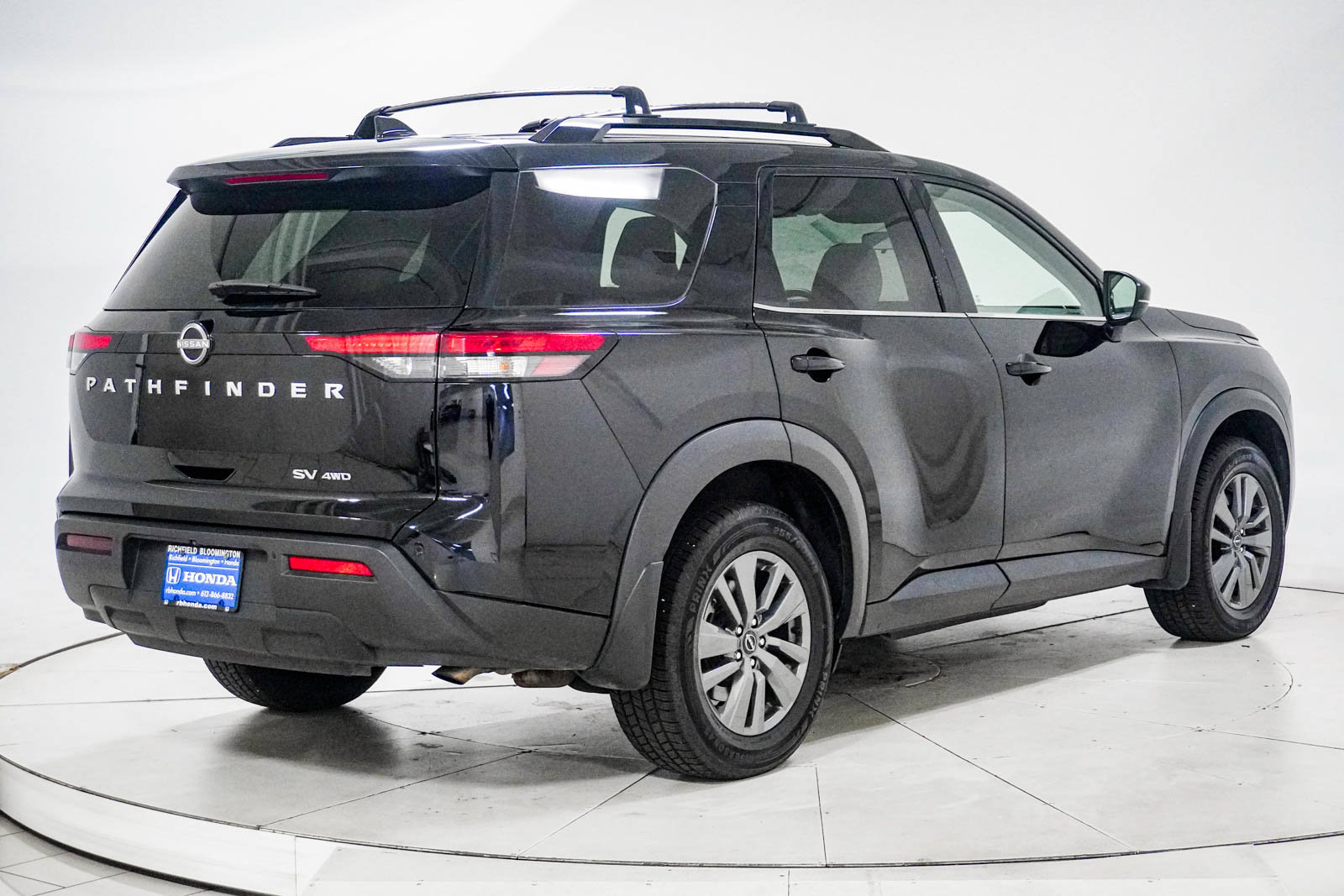 Used 2022 Nissan Pathfinder SV AWD/4WD image 11