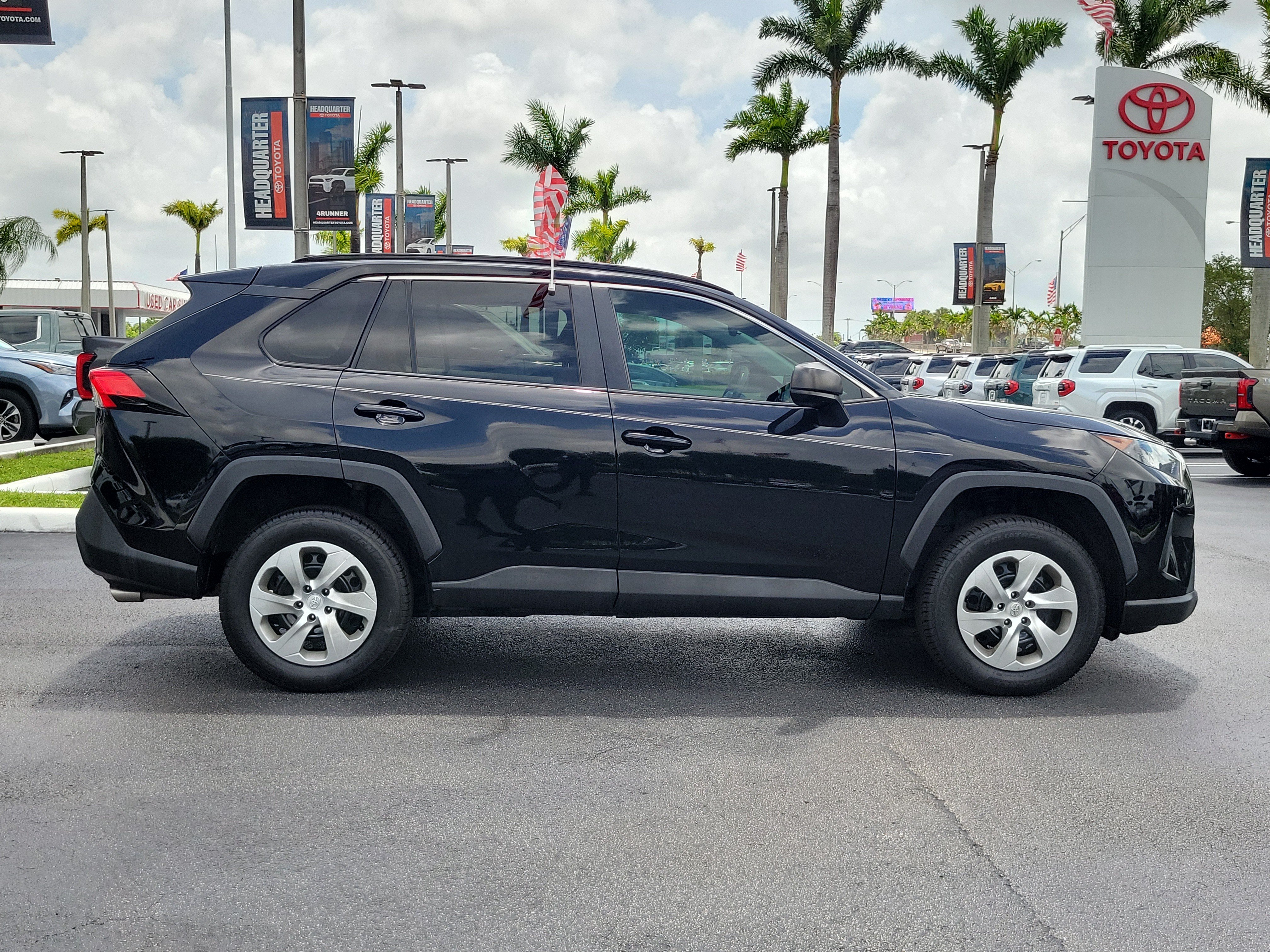 Used 2021 Toyota RAV4 LE FWD image 13