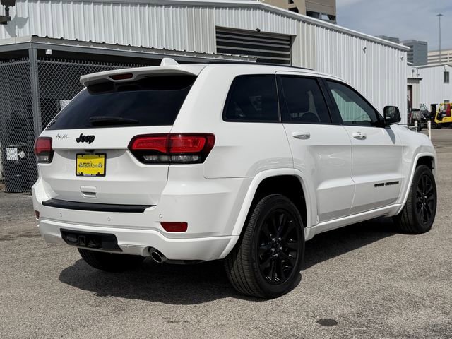 Used 2017 Jeep Grand Cherokee Altitude image 4