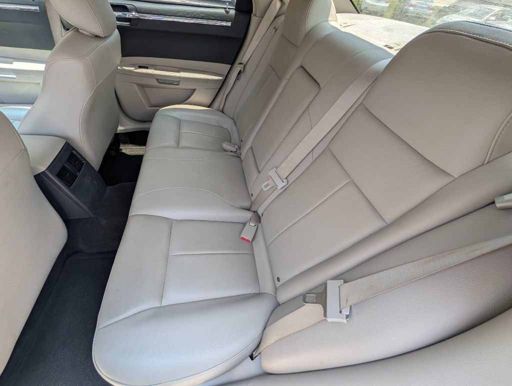 Used 2006 Chrysler 300 Touring w/ Comfort/Convenience Group RWD image 8