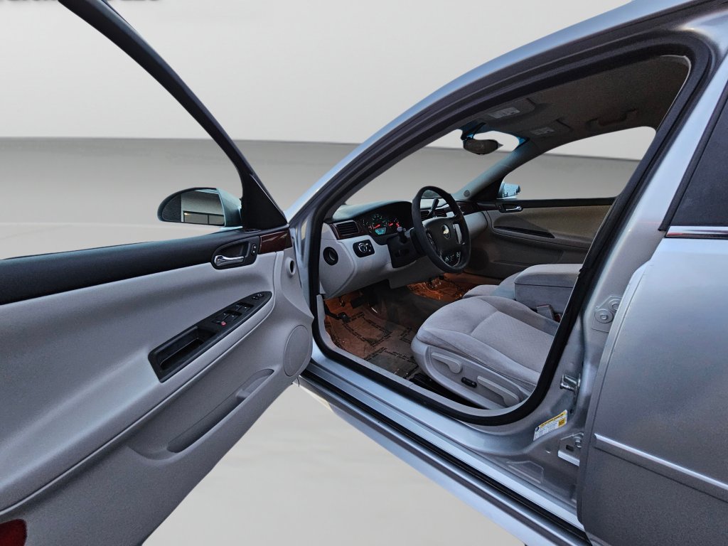 Used 2009 Chevrolet Impala LT image 18