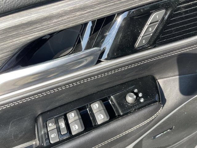 Used 2023 Jeep Wagoneer Series III w/ Preferred Equipment Group AWD/4WD image 13