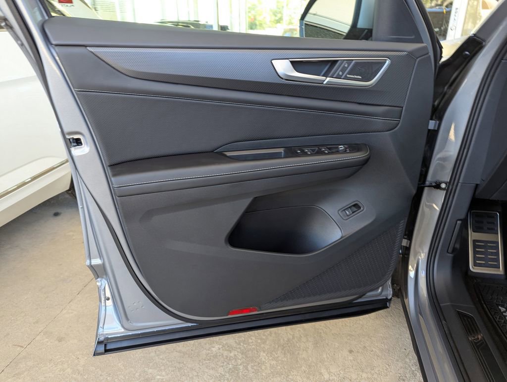 New 2026 Volkswagen Atlas Cross Sport SEL Premium R-Line image 18