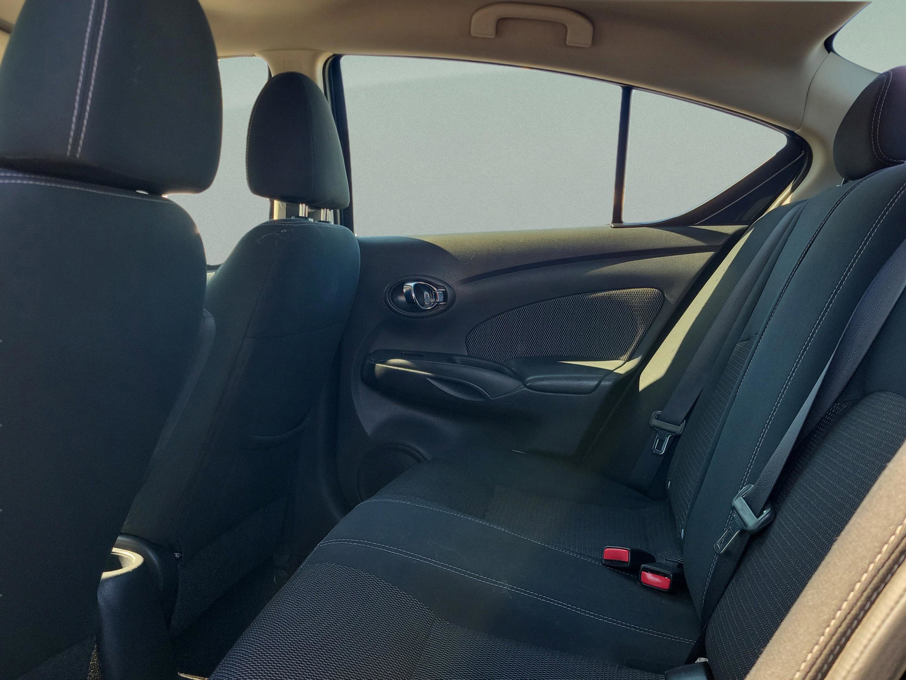 Used 2015 Nissan Versa SV image 11