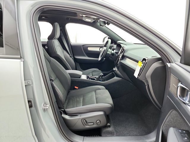 New 2026 Volvo XC40 B5 Ultra w/ Climate Package AWD/4WD image 14