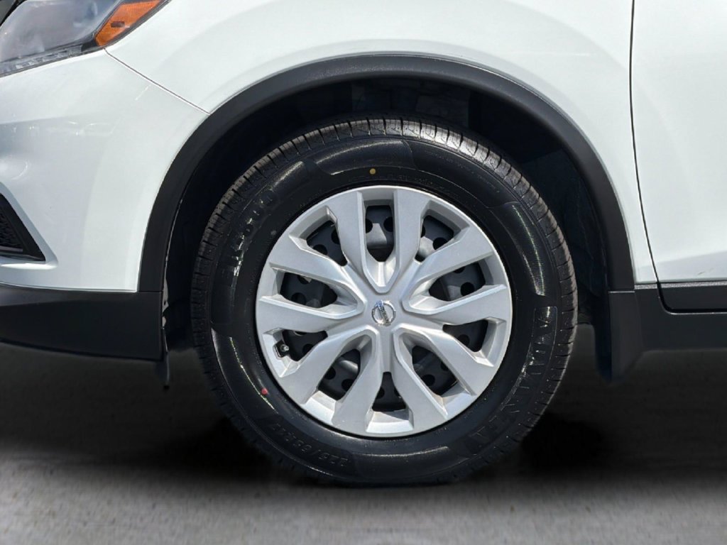 Used 2016 Nissan Rogue S w/ Appearance Package FWD image 24