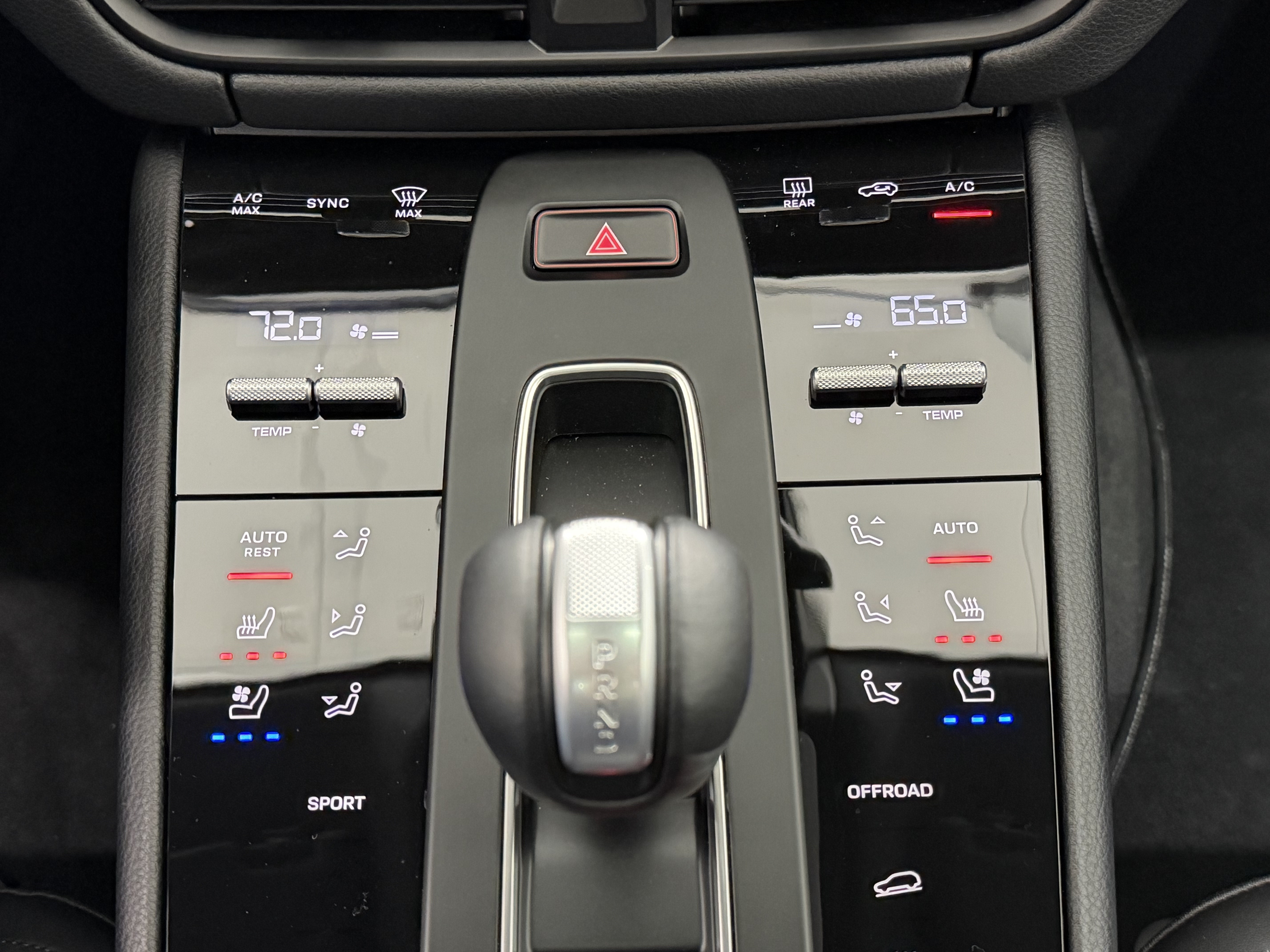 Certified 2025 Porsche Macan AWD/4WD image 38